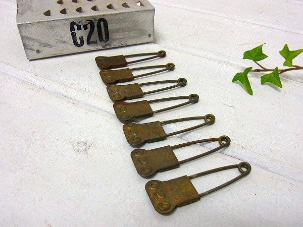 1952年・ナンバー入り・真鍮製・アンティーク・ランドリーピン7本&ホルダーセット　USA