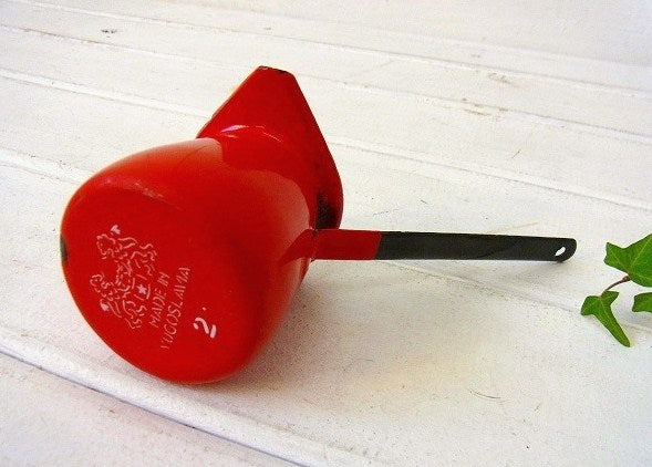 ユーゴスラビア製・赤色の小さなアンティーク・ホーロー・バターメルター/鍋