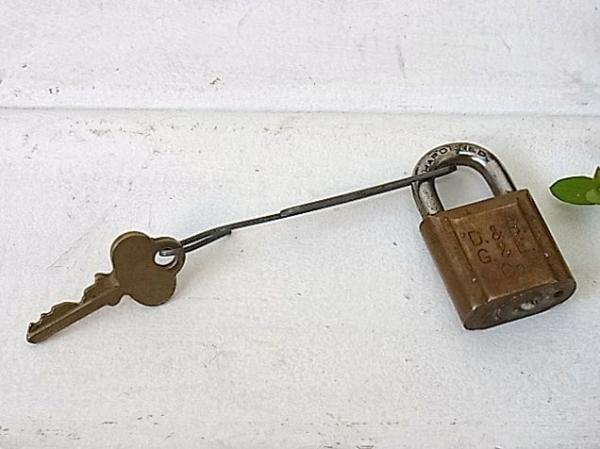 真鍮製　小さなヴィンテージ・南京錠(鍵付き)/パッドロック
