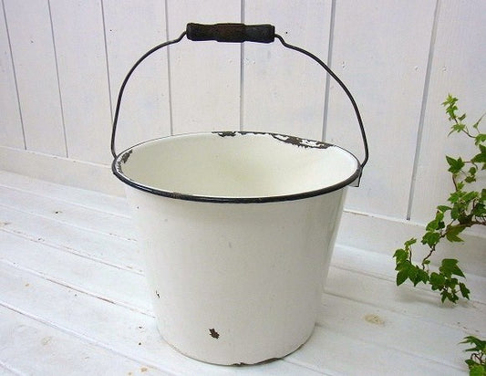 白色・アンティーク・ホーローバケツ・木製ハンドル　USA