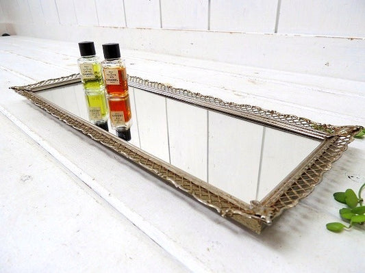 ゴールド色のレースのようなメッシュモチーフ・長方形・ヴィンテージ・ミラートレイ/鏡USA