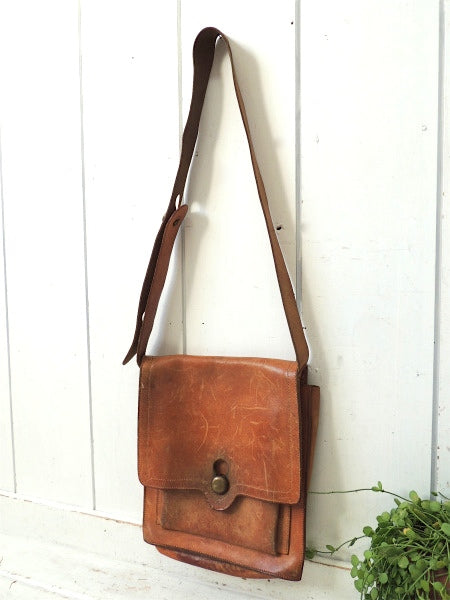 Poland ポーランド　レザー製　革　ヴィンテージ　ショルダーバッグ　メッセンジャーバッグ　カバン