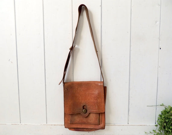 Poland ポーランド　レザー製　革　ヴィンテージ　ショルダーバッグ　メッセンジャーバッグ　カバン