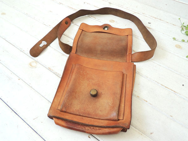 Poland ポーランド　レザー製　革　ヴィンテージ　ショルダーバッグ　メッセンジャーバッグ　カバン