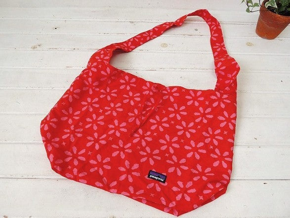 【Patagonia】パタゴニア・CARRY YA'LL・赤色・ショルダーバッグ&ステッカー1枚