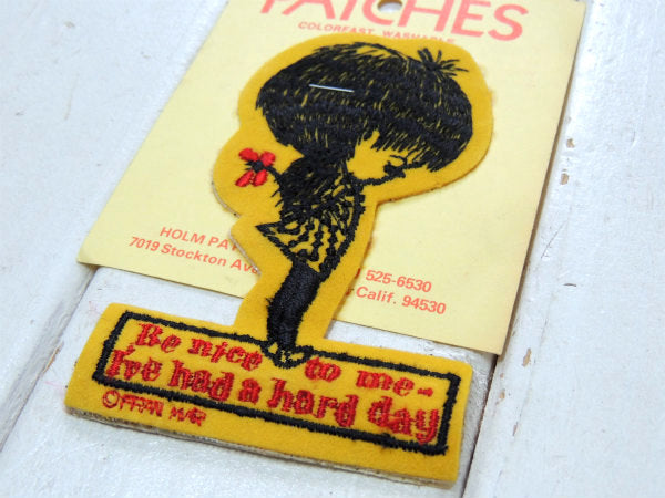 花束を持つ女の子今日は嫌なことがあったから、優しくしてね1970s〜ビンテージ 刺繍 ワッペン