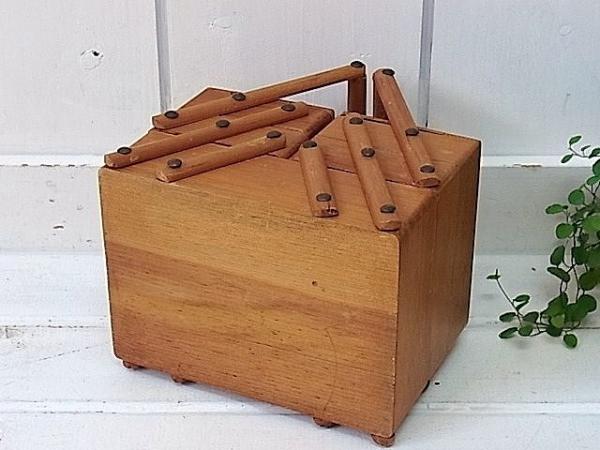とっても小さな木製・アンティーク・ソーイングボックス・裁縫箱　USA