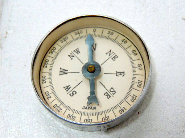 方位磁石 コンパス ヴィンテージ アルミ製 コンパス キーホルダー JAPAN キャンプ 里帰り品