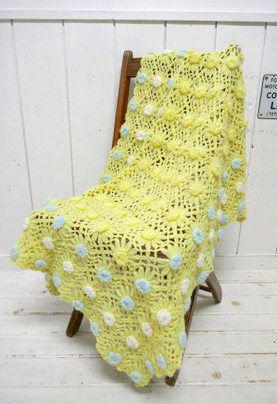 フラワー・立体モチーフ編み・クリームイエロー・ハンドメイド・ヴィンテージ・ニットブランケット USA