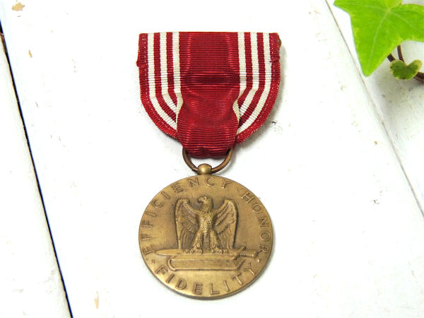 【ミリタリー・イーグル・鷲】ヴィンテージ・US ARMY・メダル・リボン付き・ブローチ