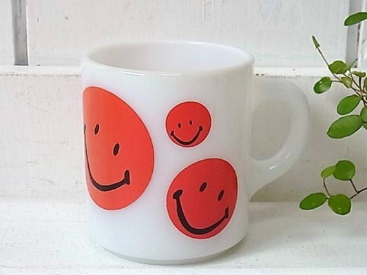 スマイル ヘーゼルアトラス 赤色・スマイリーフェイス・ヴィンテージ・マグカップ・コーヒーカップ