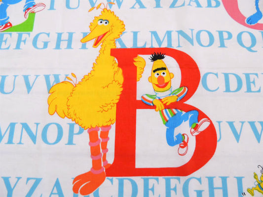 【セサミストリート】USA・アルファベット柄・ヴィンテージ・ユーズドシーツ(1/2)