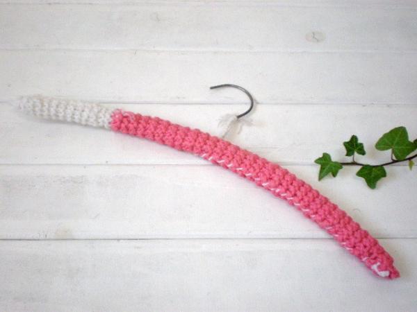 USA ピンク×ホワイト 手編み ニットカバー付き・ヴィンテージ 木製 ハンガー ハンドメイド