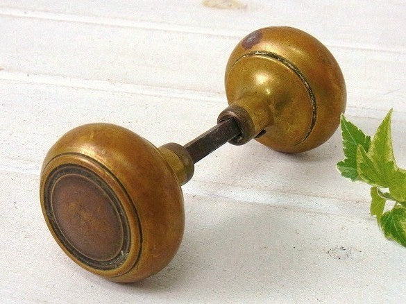 古い真鍮製・アンティーク・ドアノブ/建材　USA