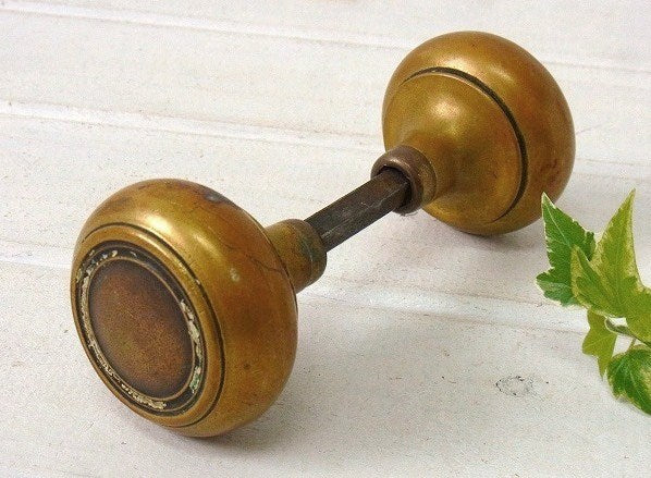 古い真鍮製・アンティーク・ドアノブ/建材　USA