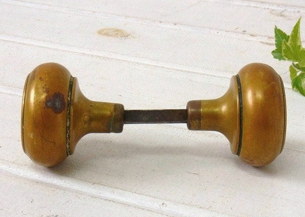 古い真鍮製・アンティーク・ドアノブ/建材　USA