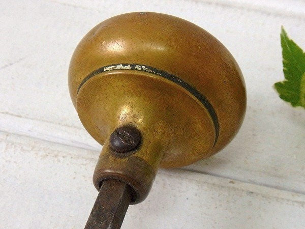 古い真鍮製・アンティーク・ドアノブ/建材　USA