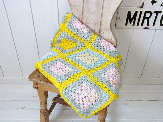 ハンドメイド　モチーフ編み・ヴィンテージ・ニット・ブランケット/ひざ掛け USA