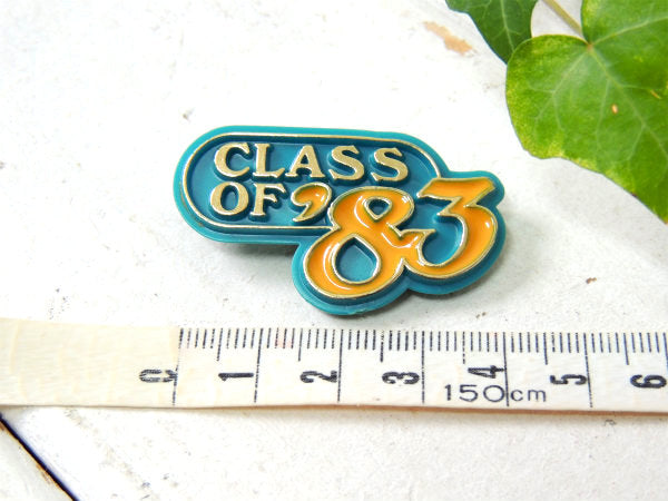 【CLASS OF '83】ヴィンテージ・バッジ・ブローチ・USA・1982
