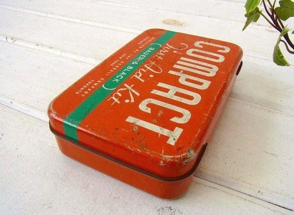 オレンジ色・ヴィンテージ・ファーストエイドキット/救急箱/ティン缶 USA