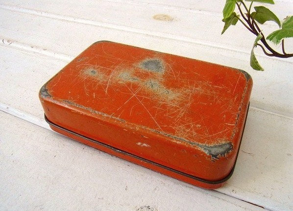 オレンジ色・ヴィンテージ・ファーストエイドキット/救急箱/ティン缶 USA