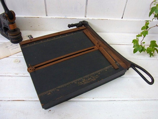 【MILTON BRADLEY】アンティーク・裁断機/ペーパーカッター/トリミングボード USA