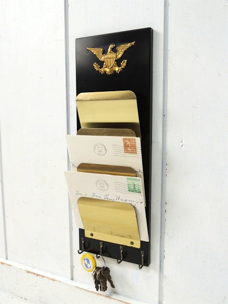 【イーグル】黒×ゴールド・ティン製・キーフック付き・ビンテージ・レターラック・レターホルダー・壁掛け