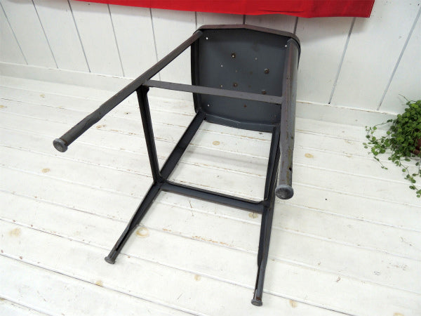【Equipt】メタル製・インダストリアル・ヴィンテージ・スツール/チェア/椅子 USA