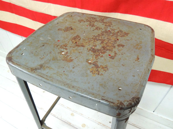 【Equipt】メタル製・インダストリアル・ヴィンテージ・スツール/チェア/椅子 USA
