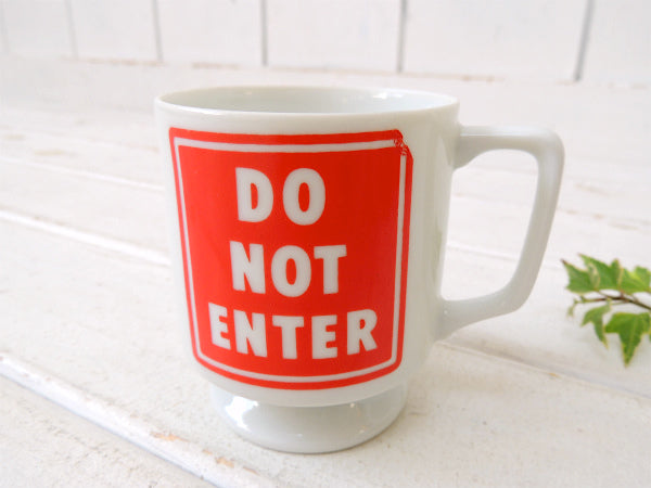 【DO NOT ENTER】道路標識 デザイン・陶器製・ヴィンテージ・マグカップ 里帰り品