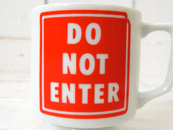【DO NOT ENTER】道路標識 デザイン・陶器製・ヴィンテージ・マグカップ 里帰り品