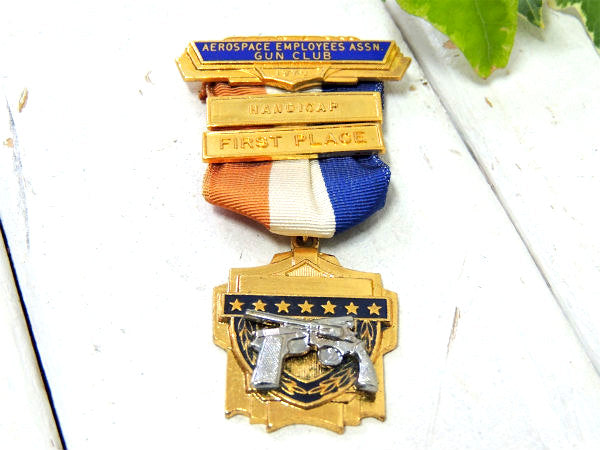 1970y 拳銃 GUN CLUB ピストル2丁&★モチーフ 勲章バッジ USA ビンテージ  ファッション アクセサリー