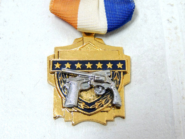 1970y 拳銃 GUN CLUB ピストル2丁&★モチーフ 勲章バッジ USA ビンテージ  ファッション アクセサリー