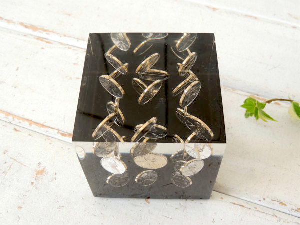 【1セント】1974年ペニー入り・キューブ型・樹脂製・ヴィンテージ・ペーパーウェイト・文鎮