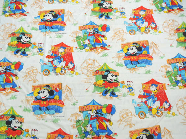 【ミッキー&フレンズ】OLDミッキー・カーニバル柄・70'sヴィンテージ・ユーズドシーツ(1/2)