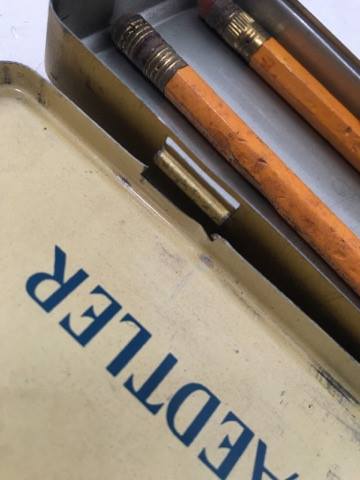 【ドイツ製・MARS・STAEDTLER】ヴィンテージ・ペンシルケース+鉛筆2本付き・TIN缶