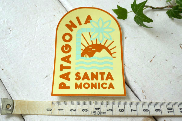 パタゴニア・patagonia サンタモニカ SANTA MONICA カリフォルニア ステッカー クリームイエローベース