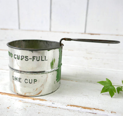2カップサイズ ティン製 シャビー ヴィンテージ メジャーリング フラワーシフター 粉ふるい キッチンツール USA