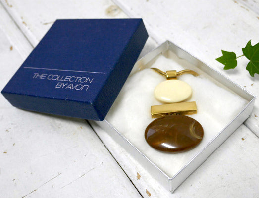 AVON エイボン レトロ オーバル型ストーン ゴールドトーン 70's ヴィンテージ ネックレス アクセサリー 箱付き