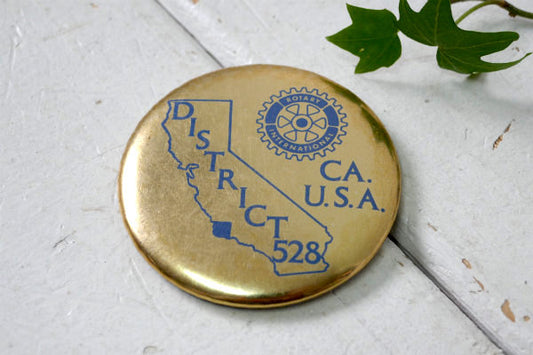 カリフォルニア州 DISTRICT 528 組織・国際ロータリークラブ ヴィンテージ 缶バッジ USA デッドストック ファッション・アクセサリー