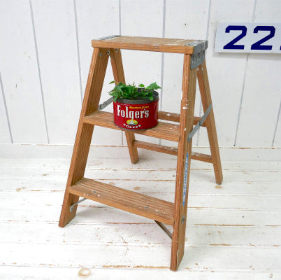 白いペンキの付いた 木製 ヴィンテージ ステップラダー 脚立 ステップスツール DIY ガーデニング USA
