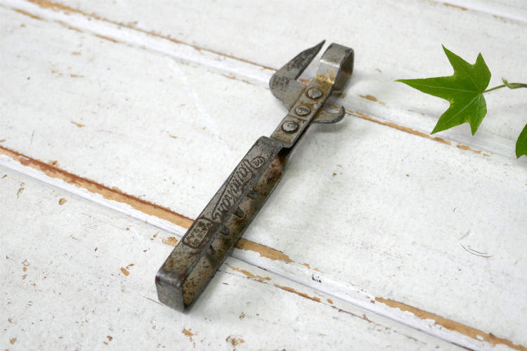 THE Vaughan  ノベルティ 1910's~ 1920's アンティーク＆ヴィンテージ ボトルオープナー 缶切り 栓抜き ワインオープナー USA